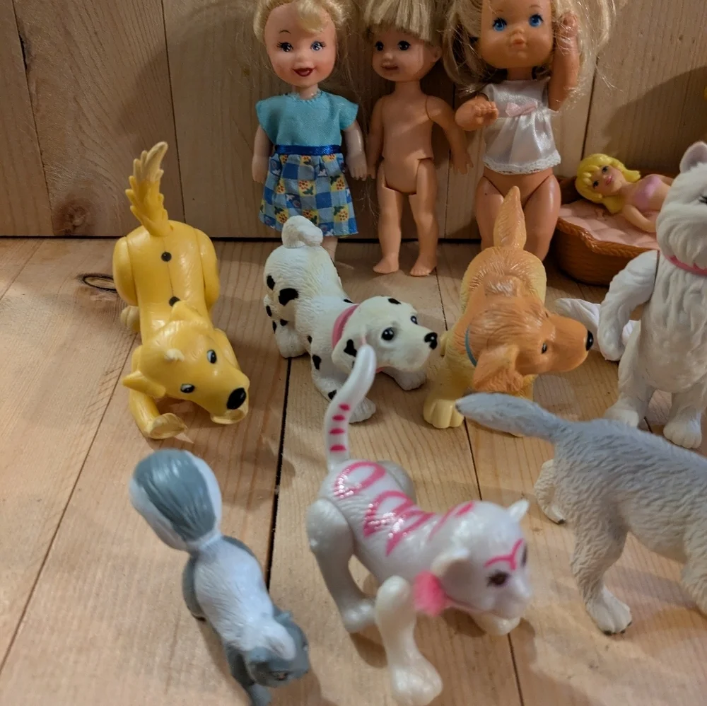 Assorted Small Pet Figurines 14 Pieces Pre-owned